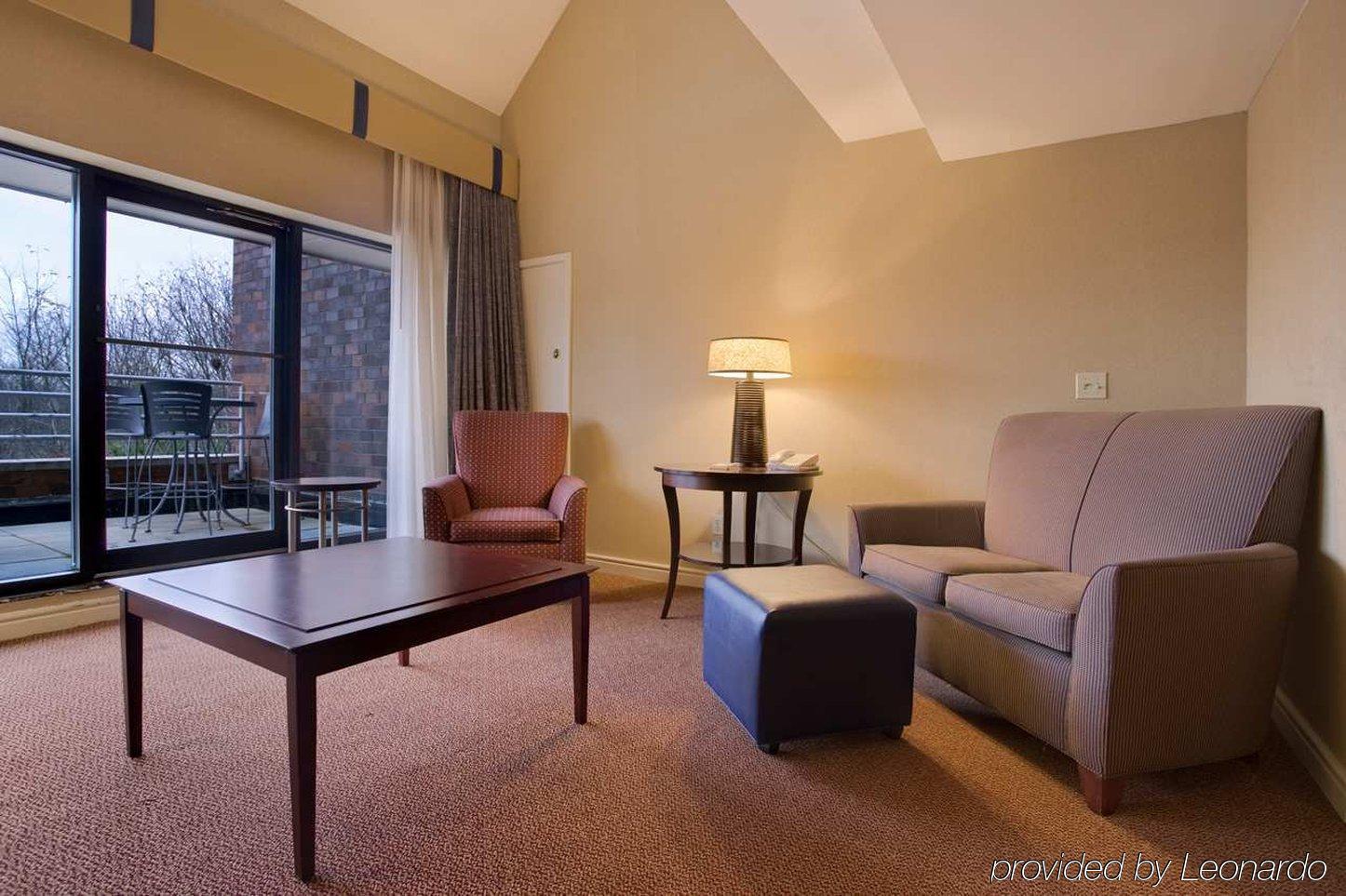 Hilton Boston Dedham Hotel Room photo